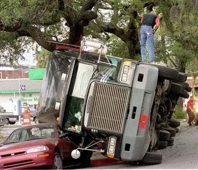12 cele mai bizare accidente de masina 17