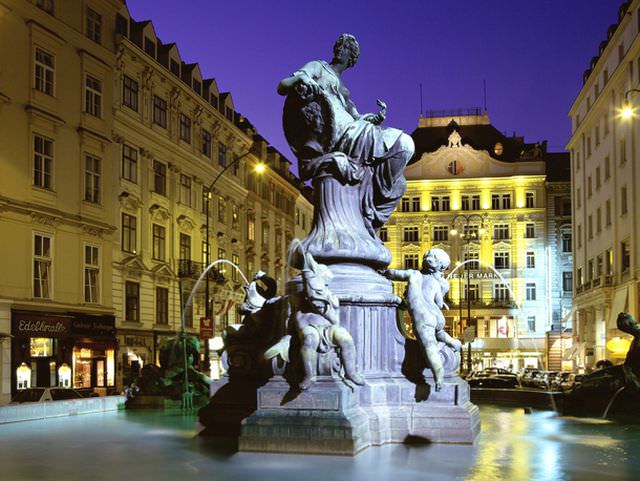 Donnerbrunnen_Fountain_Vienna_Austria1