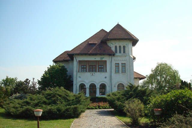 1Nicolae Titulescu