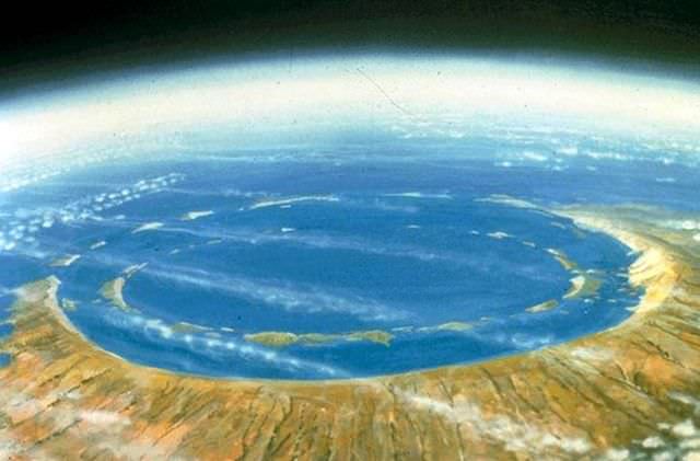1Craterul Chicxulub, Mexic