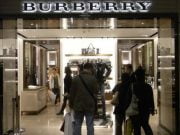 Burberry a deschis oficial primul magazin din România