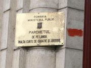 Trei persoane, reţinute pentru acordare nelegală de cetăţenie română unor moldoveni