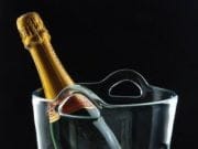 O sticla veche de sampanie a fost vanduta la licitatie cu 18.600 de dolari