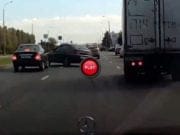 O dovada clara a inconstientei tuturor soferilor din ziua de azi! Ce depasire a facut acest sofer! Vezi VIDEO