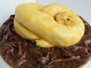 TORT „veninos”, savurat de COPII pofticiosi