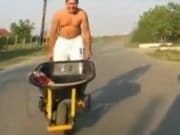 Inventie pur Romaneasca: Roaba cu MOTOR! Vezi VIDEO