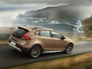 VOLVO vine cu cea mai sigura masina din lume: Modelul V40! VIDEO