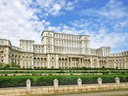 Casa Poporului este a CINCEA CEA MAI CIUDATA constructie din lume! Vezi top 20 cladiri ciudate!