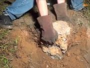 Experimentul care a lasat cu gura cascata sute de mii de romani: Ce se intampla dupa ce torni aluminiu intr-un musuroi de furnici?