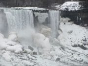 Galerie foto cu CASCADA NIAGARA inghetata! Vezi de cand nu s-a mai intamplat asta!