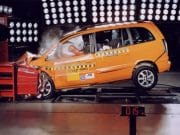 Ce se intampla cu CORPUL UMAN intr-un accident auto! VIDEO