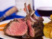TOP Zece BENEFICII ale CARNII DE MIEL!