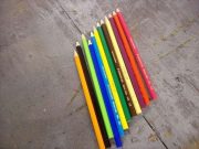 Este INCREDIBIL ce a creat doar din cateva CREIOANE COLORATE! FOTO + VIDEO