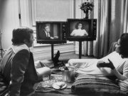 IMAGINILE CARE NE ARATA CAT DE IMPORTANT A FOST TELEVIZORUL IN VIATA OAMENILOR!