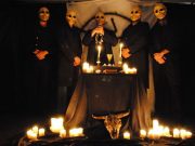 Studenti de la HARVARD, implicati intr-un RITUAL SATANIC de slujire a DIAVOLULUI! VIDEO