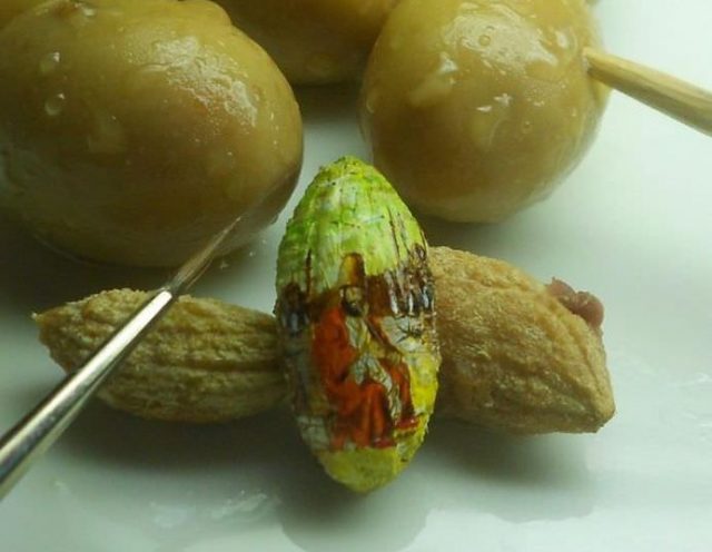 PICTURI cu PEISAJE INCREDIBILE realizate pe alimente si obiecte minuscule000