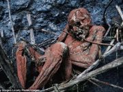 IMAGINI MACABRE cu RITUALUL DE MUMIFICARE dintr-un sat din Papua Noua Guinee! GALERIE FOTO