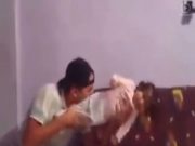 VIRALUL LUNII! Tati se joaca cu fiica de-a MITRALIERA! VIDEO