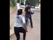 FEMEIA care si-a UMILIT agresorul a uimit o tara intreaga! Ce crezi ca l-a pus sa faca! VIDEO