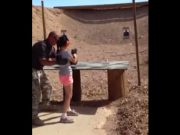 MOMENT SOCANT: O fetita de noua ani isi impusca instructorul in cap cu o arma automata! VIDEO