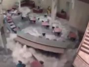 O cantina dintr-un spital american este distrusa pe loc de o VIITURA! VIDEO