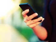 Dormi cu telefonul langa pat? O tanara a fost UCISA in somn de telefonul mobil!