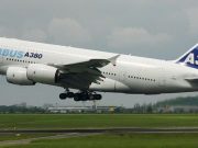 In spatele usilor inchise: Cum este asamblat cel mai mare avion din lume in doar TREI minute, un Airbus A380! VIDEO