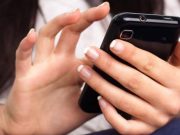 Ai trimis un MESAJ cui nu trebuia? Cum STERGI MESAJELE din telefoanele prietenilor!