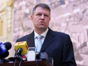 Reactia lui Klaus Iohannis in parcare la hipermarket cand este claxonat!