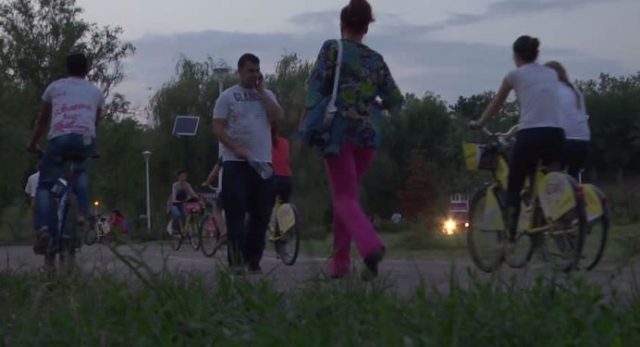 EXPERIMENT INEDIT! Vezi cum reactioneaza ROMANII cand cineva arunca gunoiul la intamplare! VIDEO