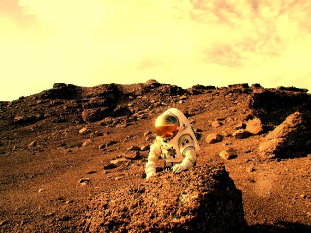 Un fost angajat NASA rupe tacerea cu informatii confidentiale Am vazut oameni pe MARTE, acum 35 de ani