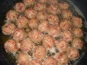 INGREDIENTUL SECRET de care ai nevoie pentru a face cele mai bune CHIFTELUTE din carne!