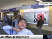 Un copil refugiat ingrozeste Europa! Tradeaza gestul sau adevaratele intentii ale imigrantilor?