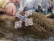 Traditii, obiceiuri si superstitii de Botezul Domnului! Ce se intampla daca te uiti in oglinda