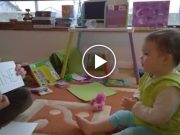 O fetita din Romania citeste la un an si patru luni! Un video care chiar merita vazut si distribuit!