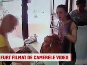 Tanara filmata in timp ce insela o vanzatoare cu 100 de lei! Vezi cum a procedat