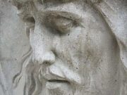 Semn divin! Ce s-a intamplat cu statuia lui Iisus in timpul slujbei! Credinciosii au ramas muti!Video
