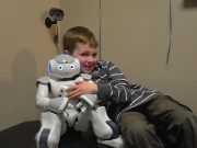 O echipa de romani a dezvoltat cel mai bun prieten al copiilor! Vezi ce poate face robotul dotat cu inteligenta artificiala!