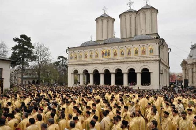 preoti-biserica_opt-min