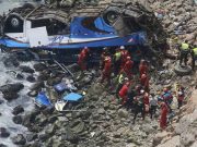 Bilant tragic in Peru dupa ce un autocar a cazut in gol de la 100 metri inaltime!