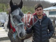 Jos palaria! „Taticul calaret” de la Iasi a impartit o parte din ce a primit cu cei saraci: „Am dat la o familie mancare si am cumparat o reteta unui batran!”